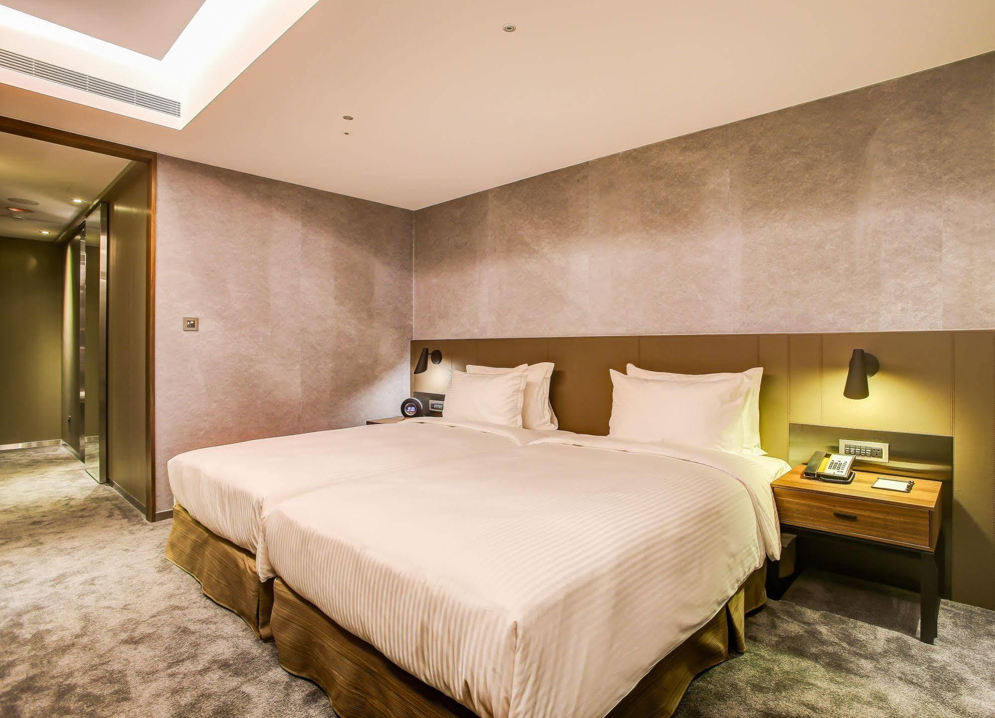Check Inn Taipei Nanjing Buitenkant foto